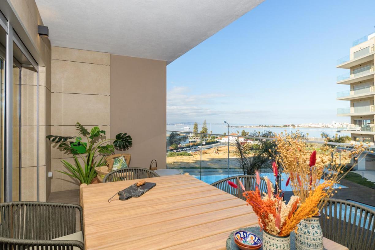 Villa Famille Seixal  Exteriör bild